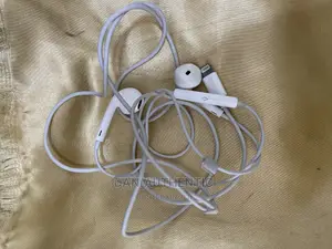 Apple Original Lightening Headsets Uk Used Clean