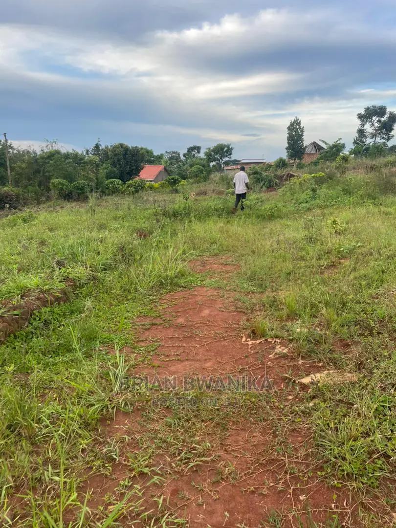 Plot of Land in Nakilebbe Along Masaka Rd(46*60*80*47)