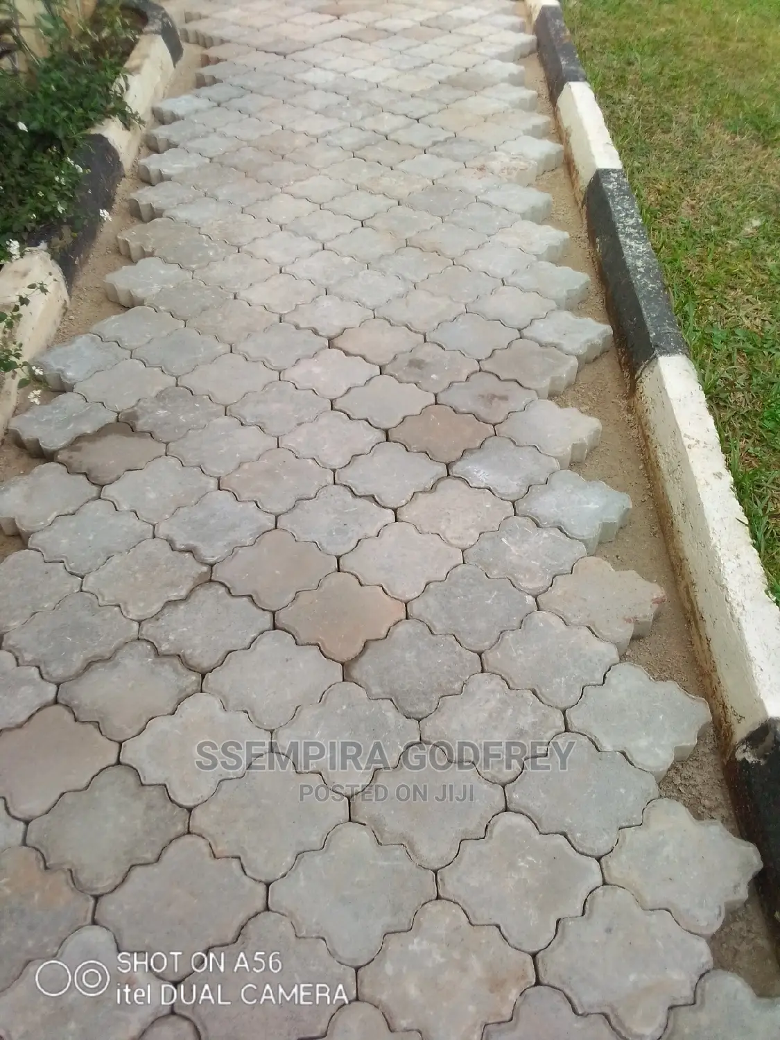 Installer of Pavers in Central and Overseas With Experts