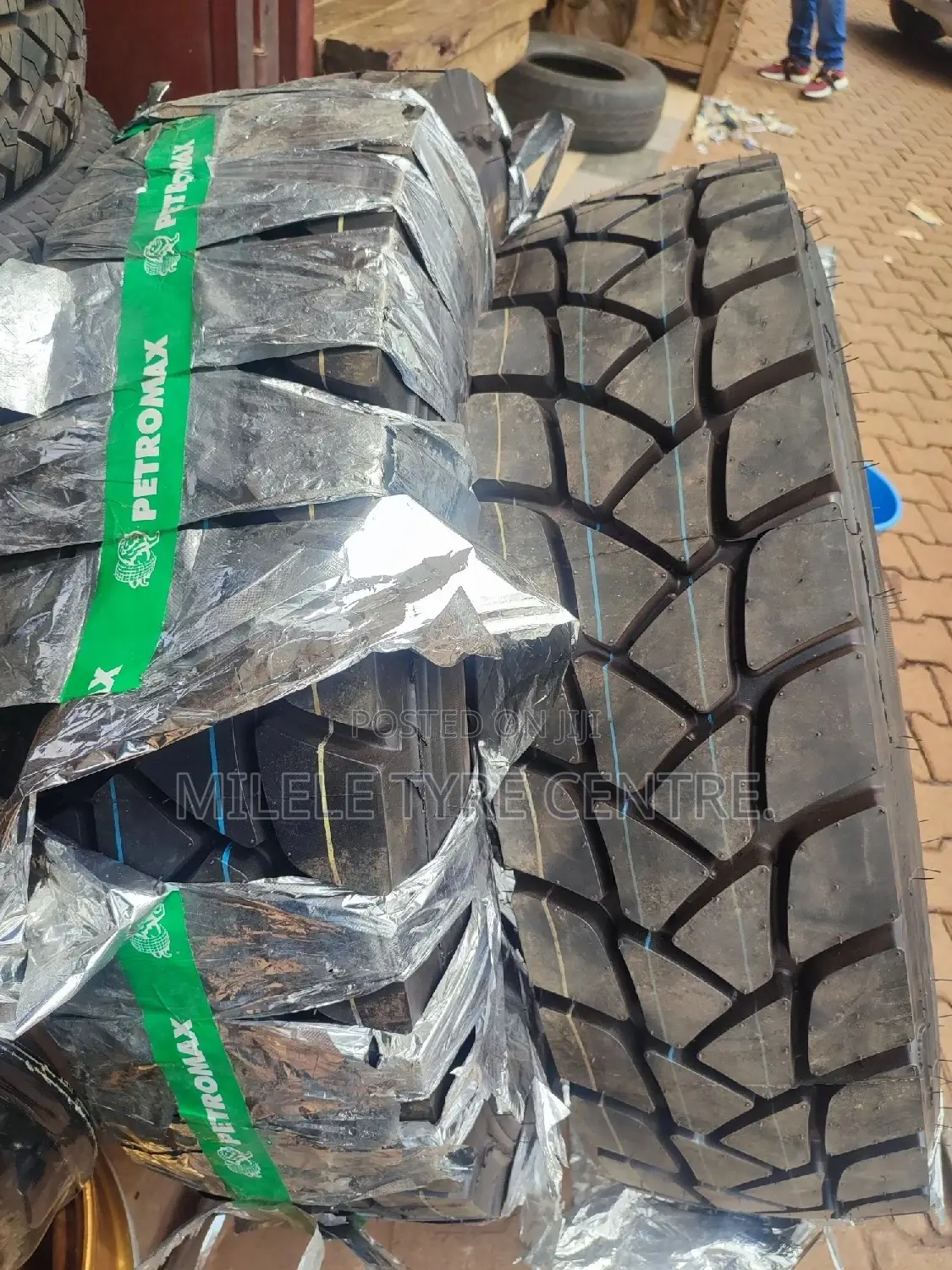 315/80r22.5 Tires