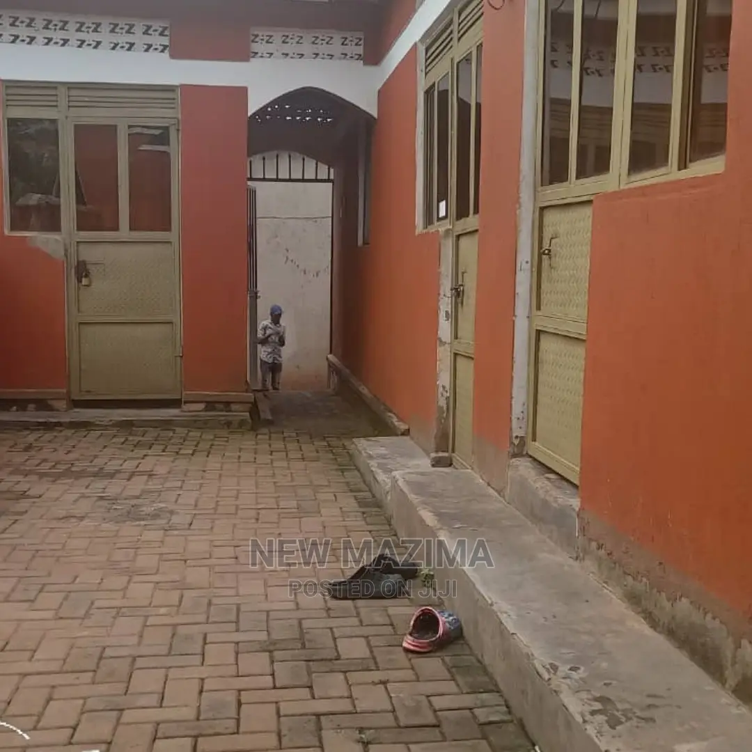 5bdrm House in Bulenga Town, Division a for Sale