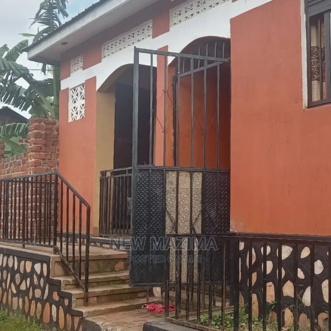 5bdrm House in Bulenga Town, Division a for Sale