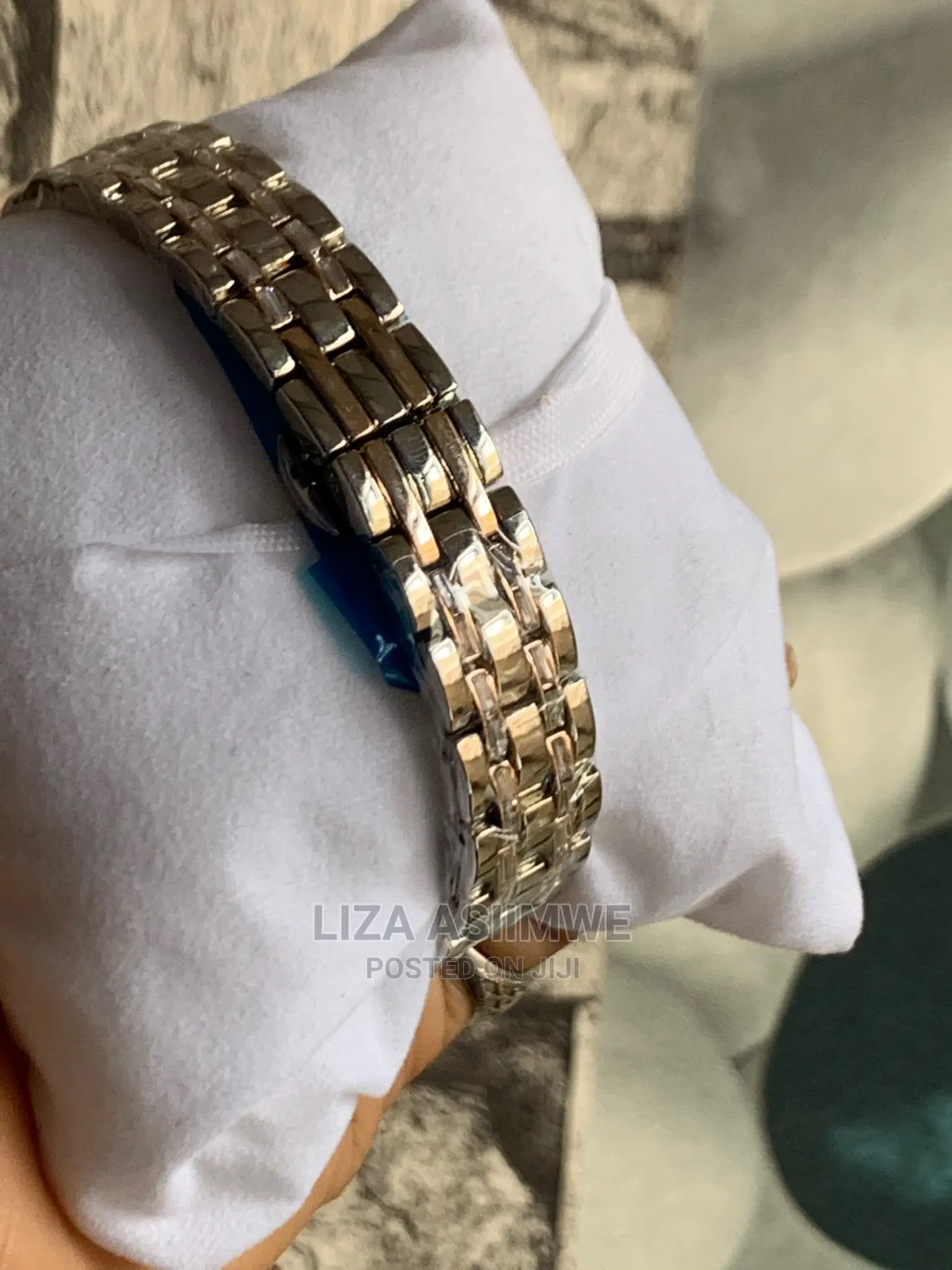 Simple and Classy Lady’S Watches Available (Emporio Armani)