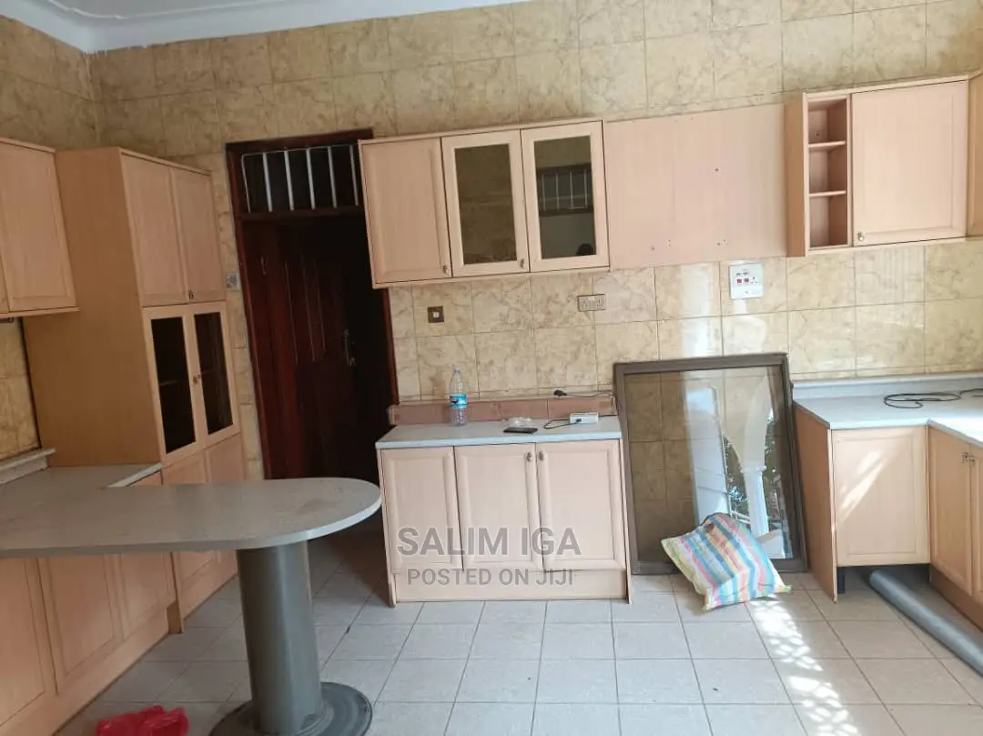 4bdrm Bungalow in Kololo Property, Central Division for Rent