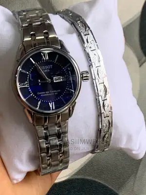 Simple and Elegant Lady’S Watches Available With a Bracelet