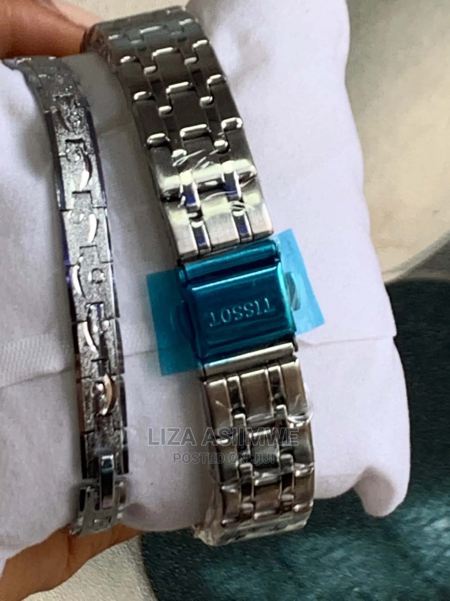Simple and Elegant Lady’S Watches Available With a Bracelet