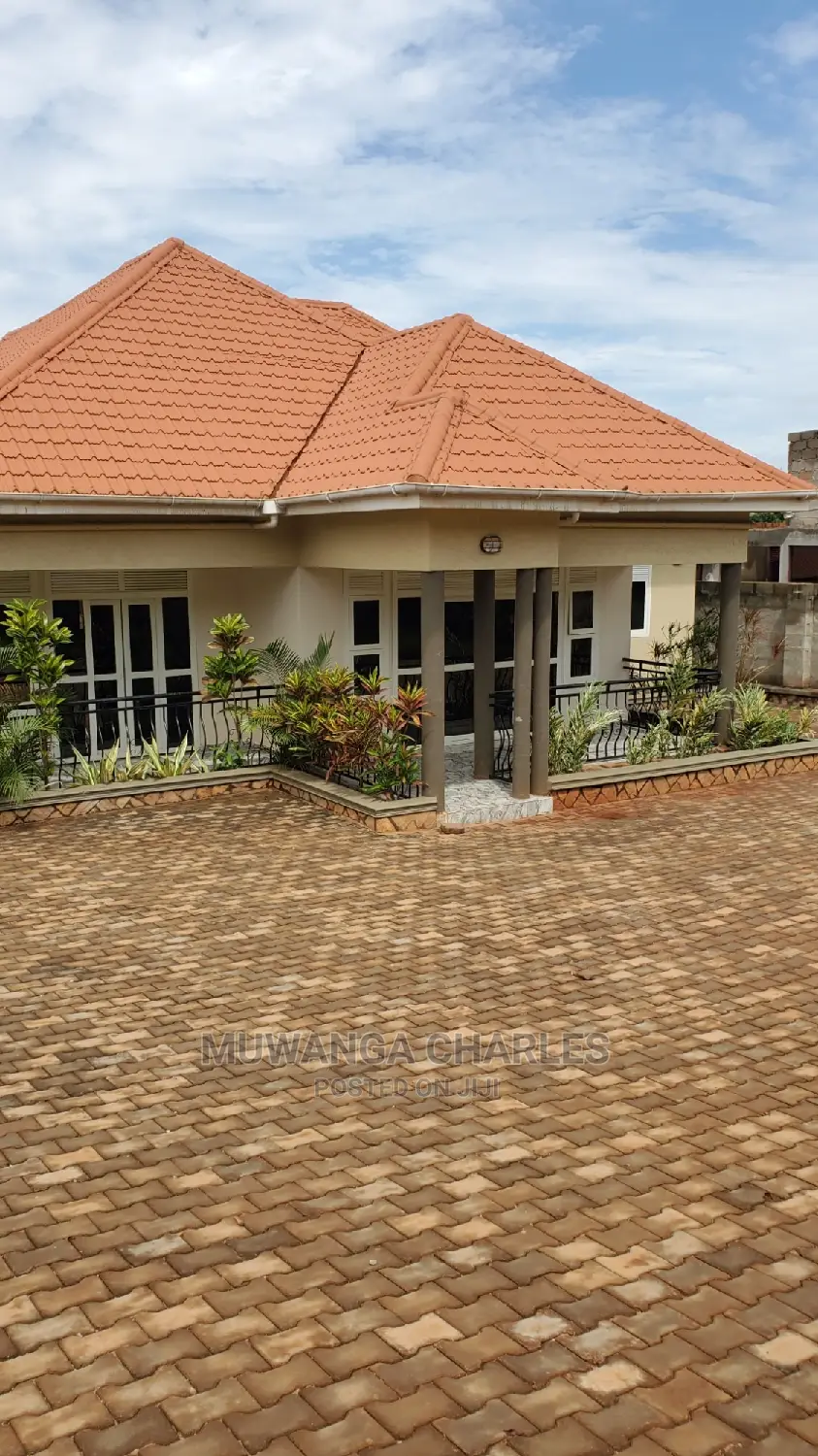 3bdrm Maisonette in Fs Properties Ltd, Central Division for Sale