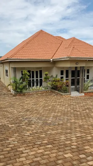 3bdrm Maisonette in Fs Properties Ltd, Central Division for Sale