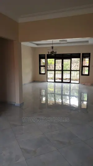 3bdrm Maisonette in Fs Properties Ltd, Central Division for Sale