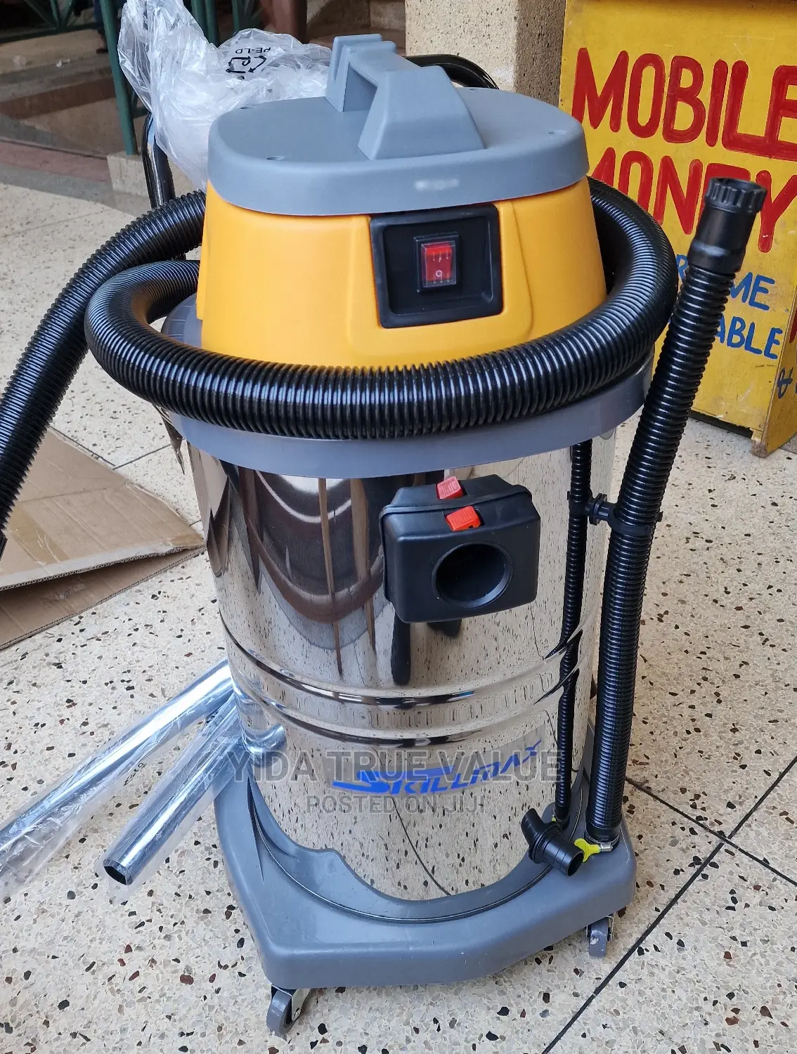 Vaccum Cleaner/ Hoover/ Dry and Wet