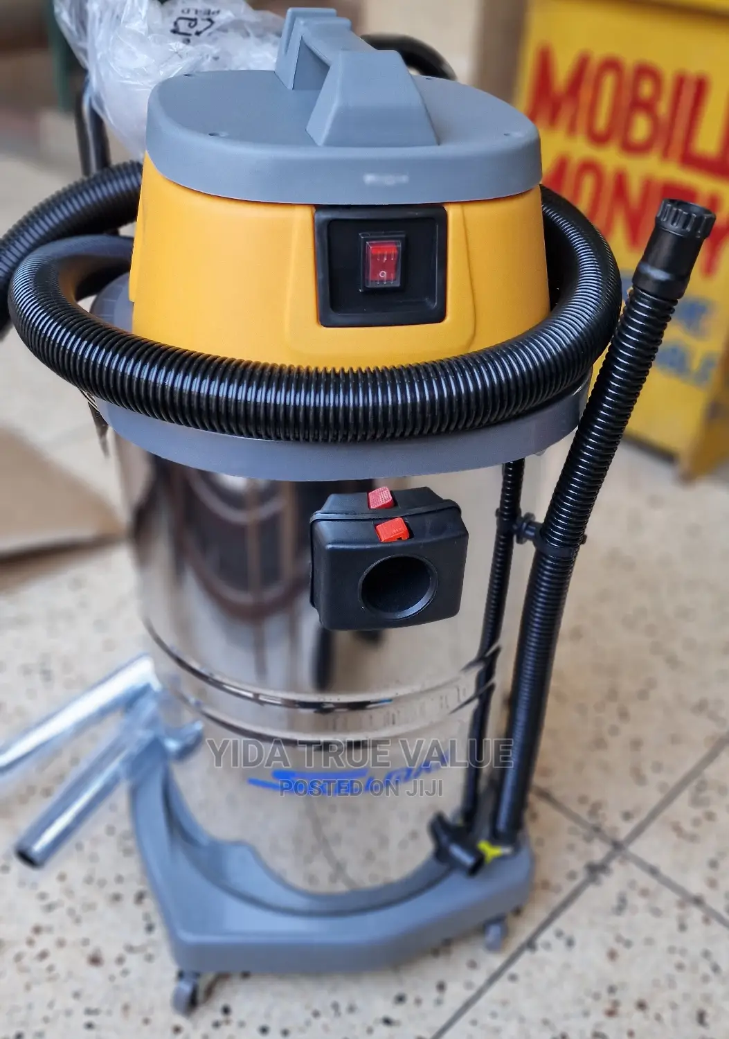 Vaccum Cleaner/ Hoover/ Dry and Wet