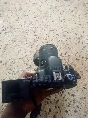 CANON EOS 700D Photo and Video Camera.