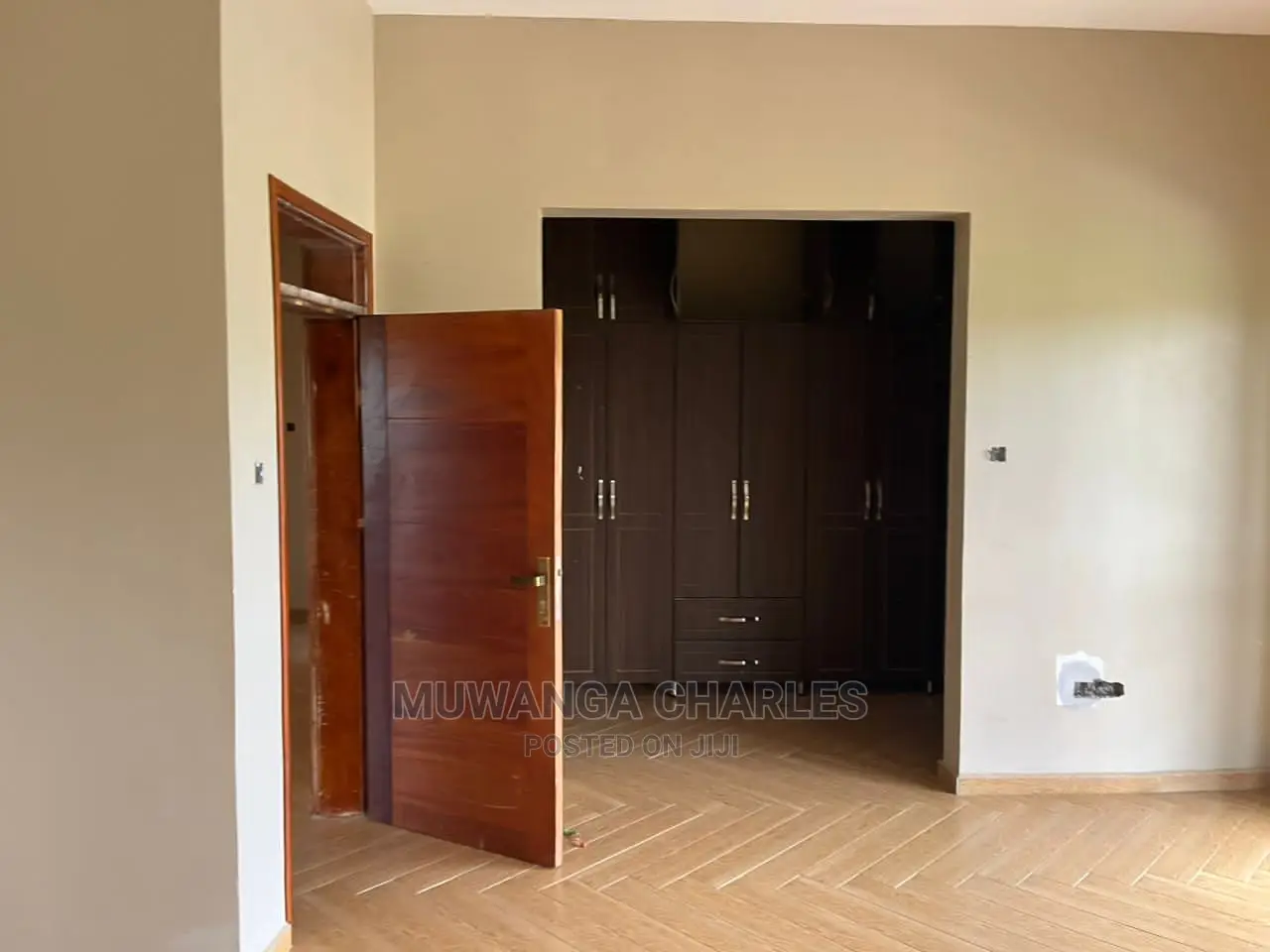 5bdrm Duplex in Fs Properties Ltd, Central Division for Sale