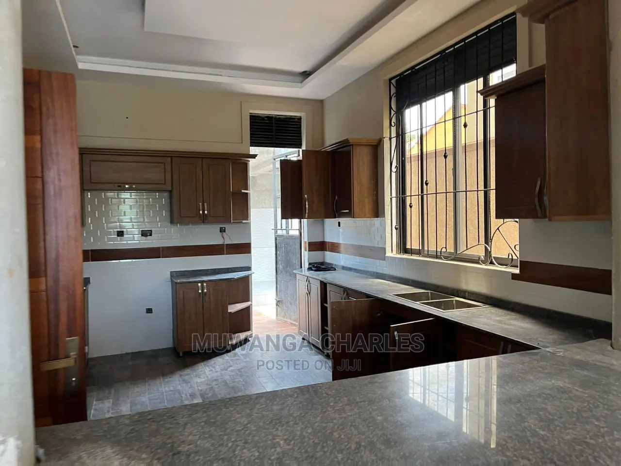5bdrm Duplex in Fs Properties Ltd, Central Division for Sale