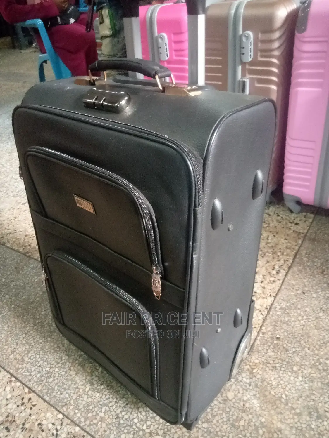 Pure Leather Suitcase.Medium (Black)