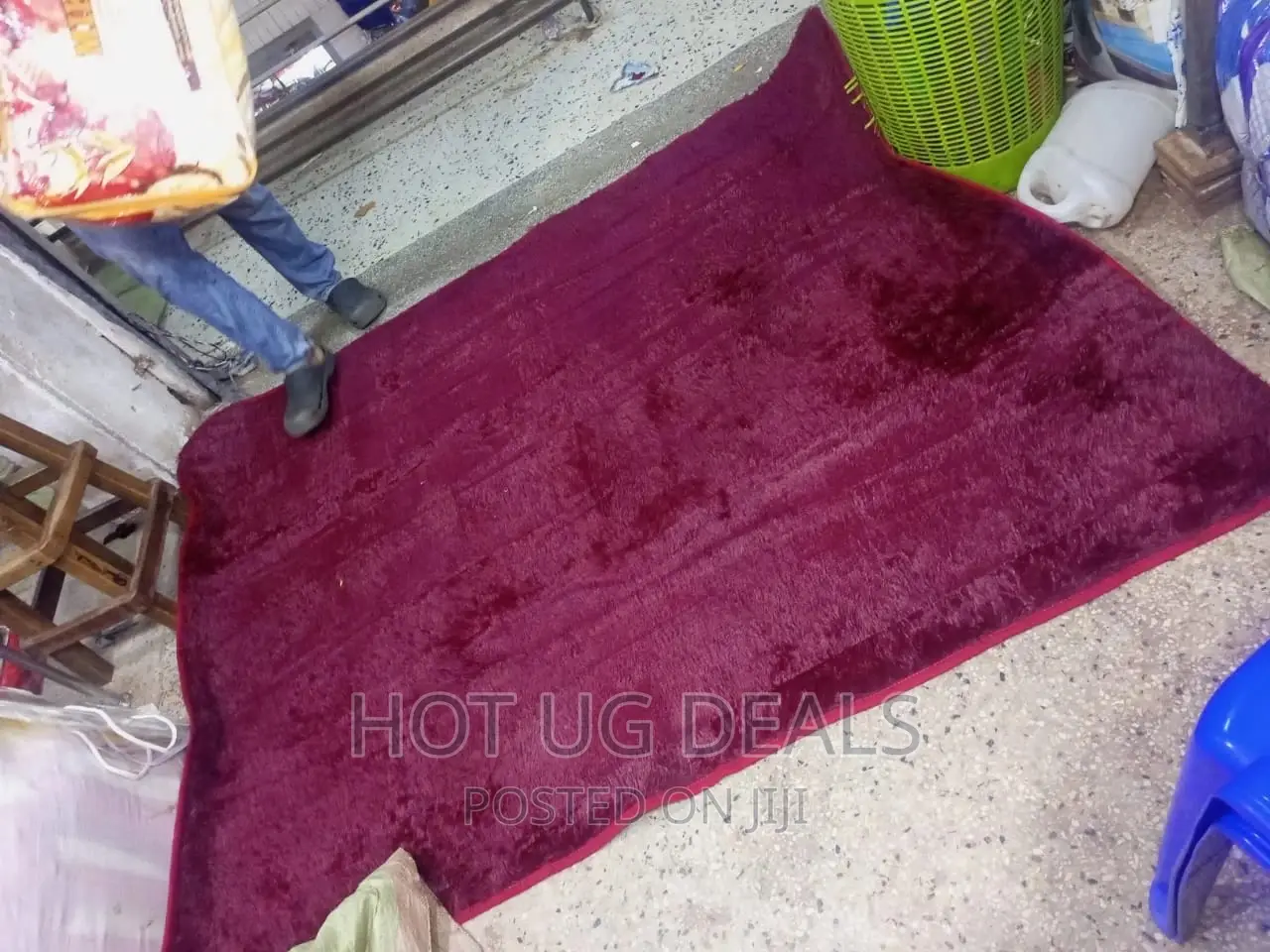 Medium Size Woolen Center Carpet-maroon