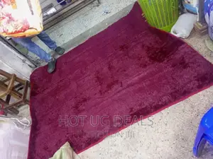 Medium Size Woolen Center Carpet-maroon