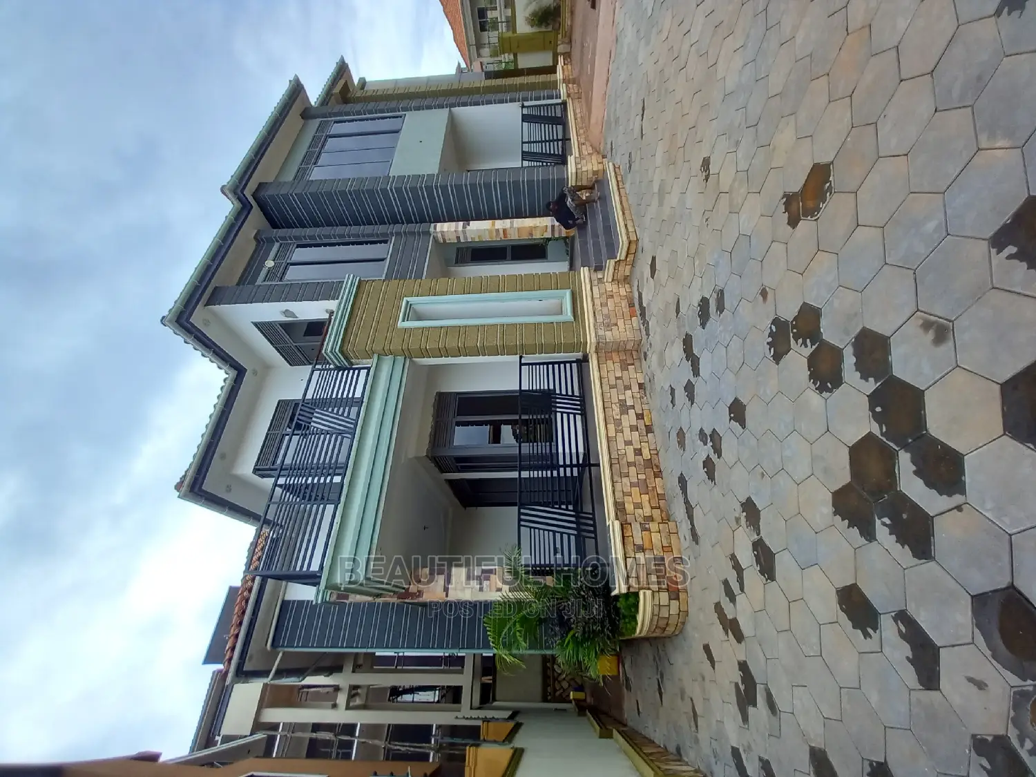 Furnished 5bdrm Mansion in Kyanja, Central Division for Sale