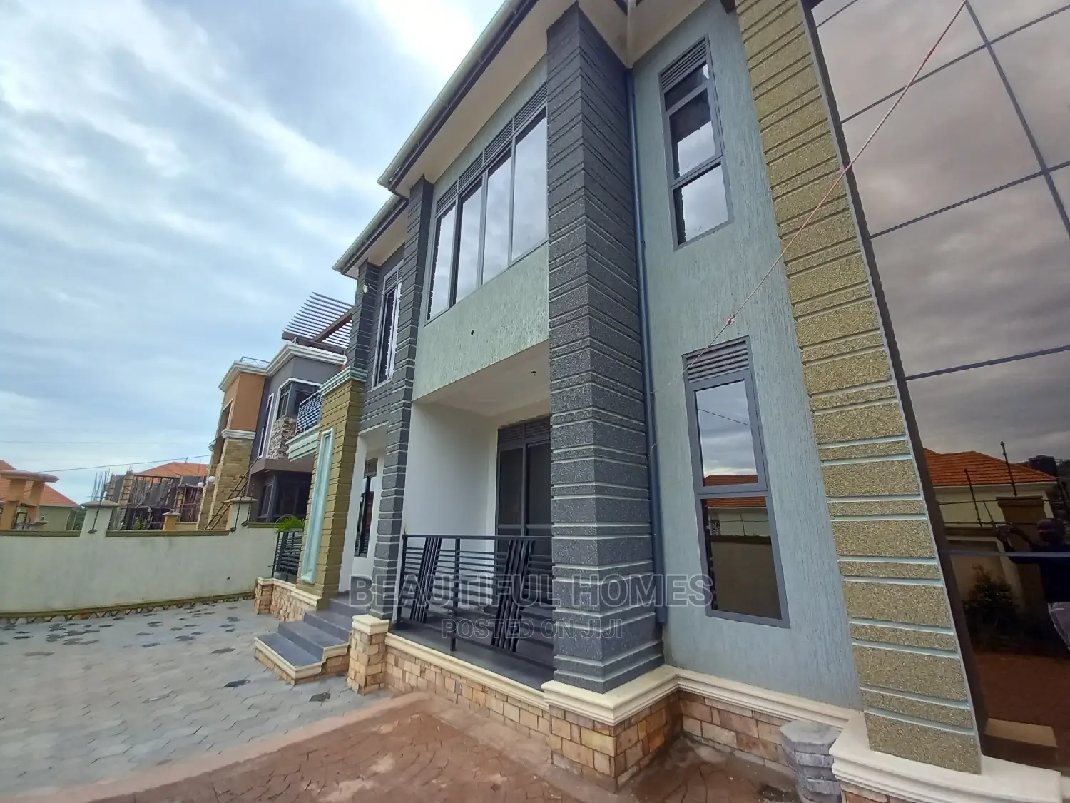 Furnished 5bdrm Duplex in Kyanja Organised, Central Division for Sale