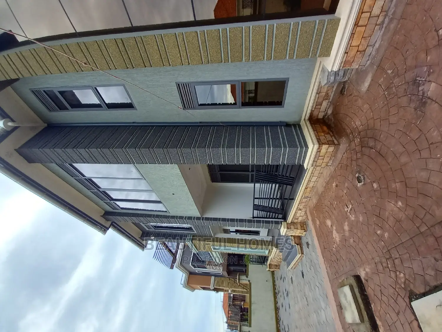 Furnished 5bdrm Duplex in Kyanja Organised, Central Division for Sale