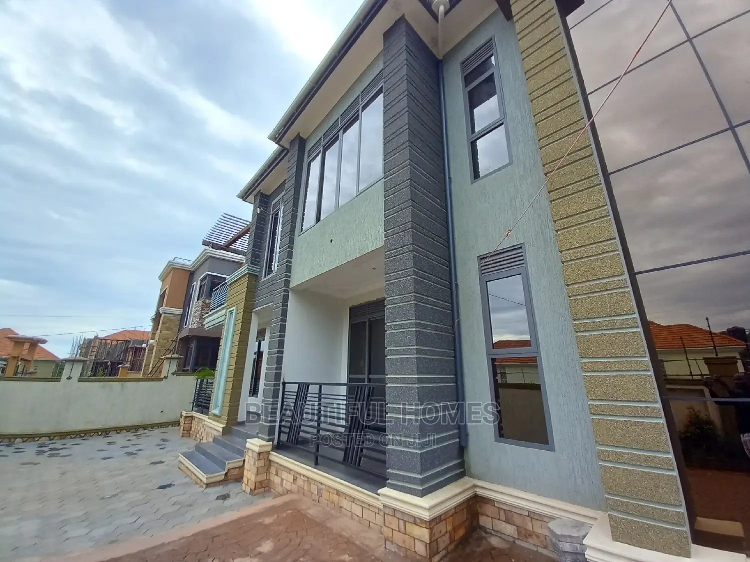 Furnished 5bdrm Duplex in Kyanja Organised, Central Division for Sale
