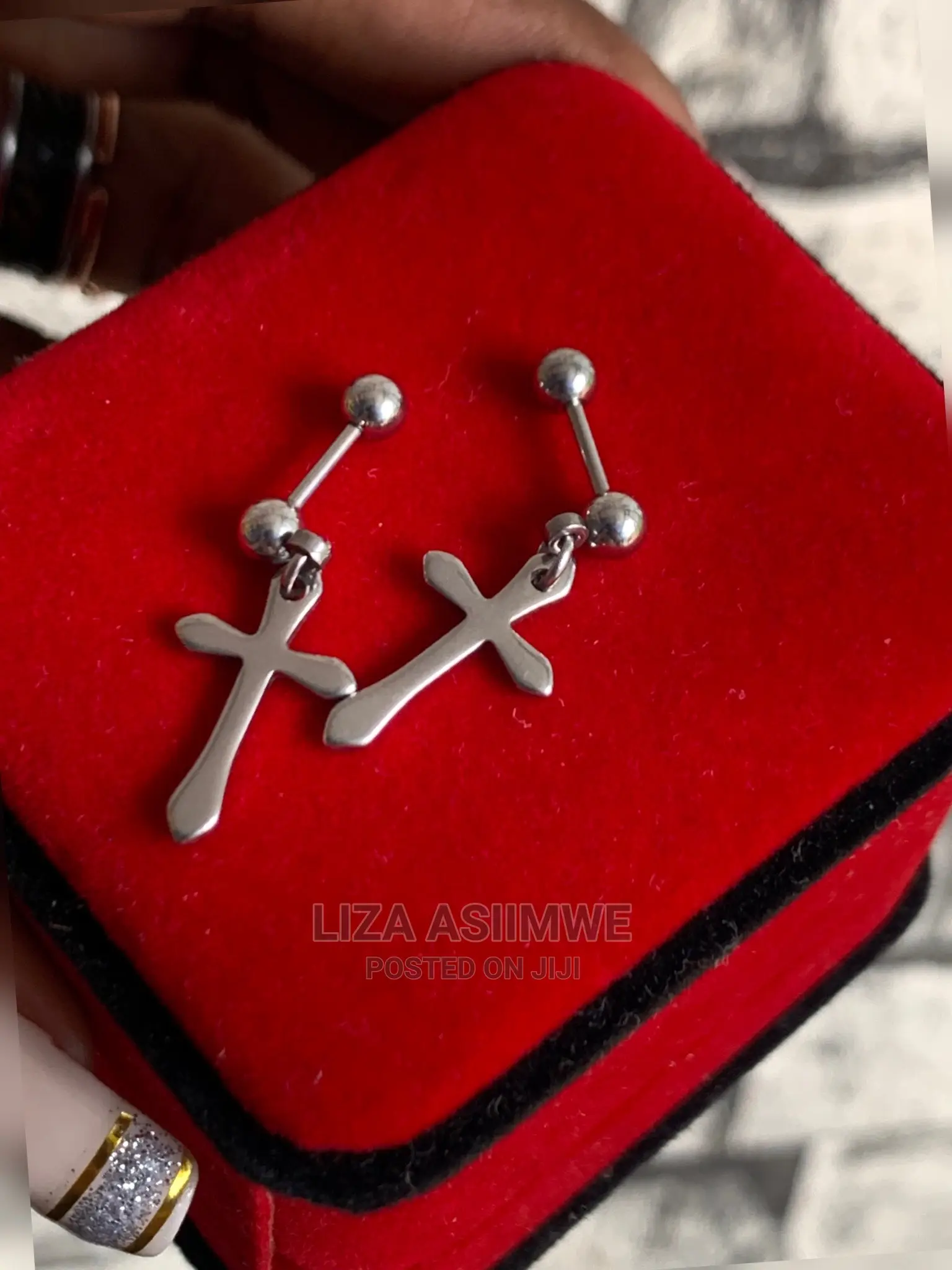 Screw Pins Available With a Cross