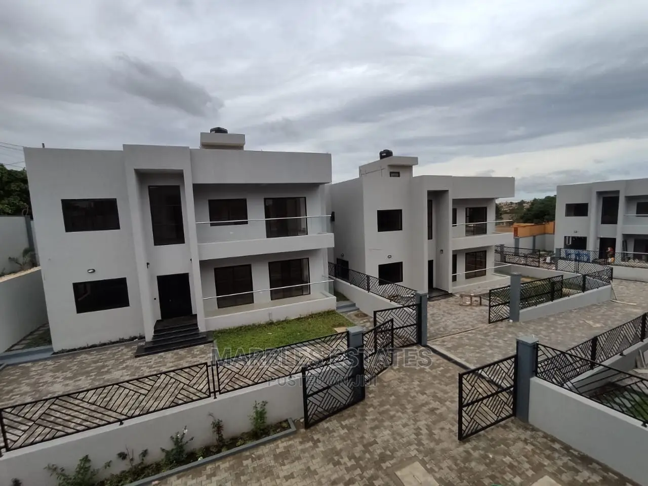 5bedrooms Townhouse for Sale in Mbuya