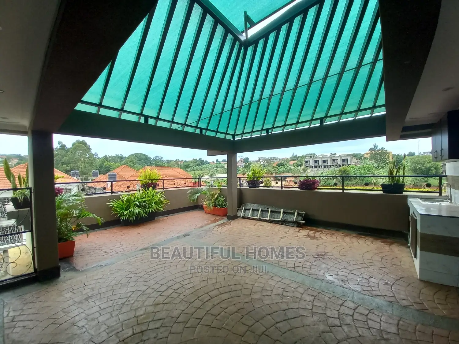 Furnished 5bdrm House in Kyanja Tarmacked, Central Division for Sale