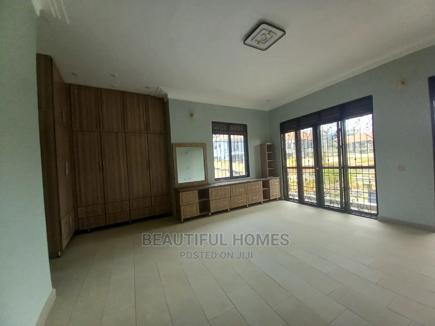 Furnished 5bdrm House in Kyanja Tarmacked, Central Division for Sale