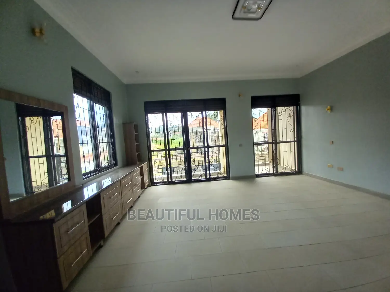 Furnished 5bdrm House in Kyanja Tarmacked, Central Division for Sale