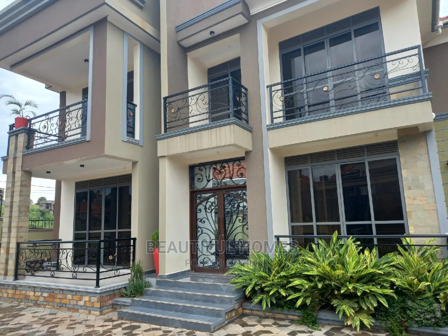 Furnished 5bdrm Duplex in Kyanja Upscale, Central Division for Sale