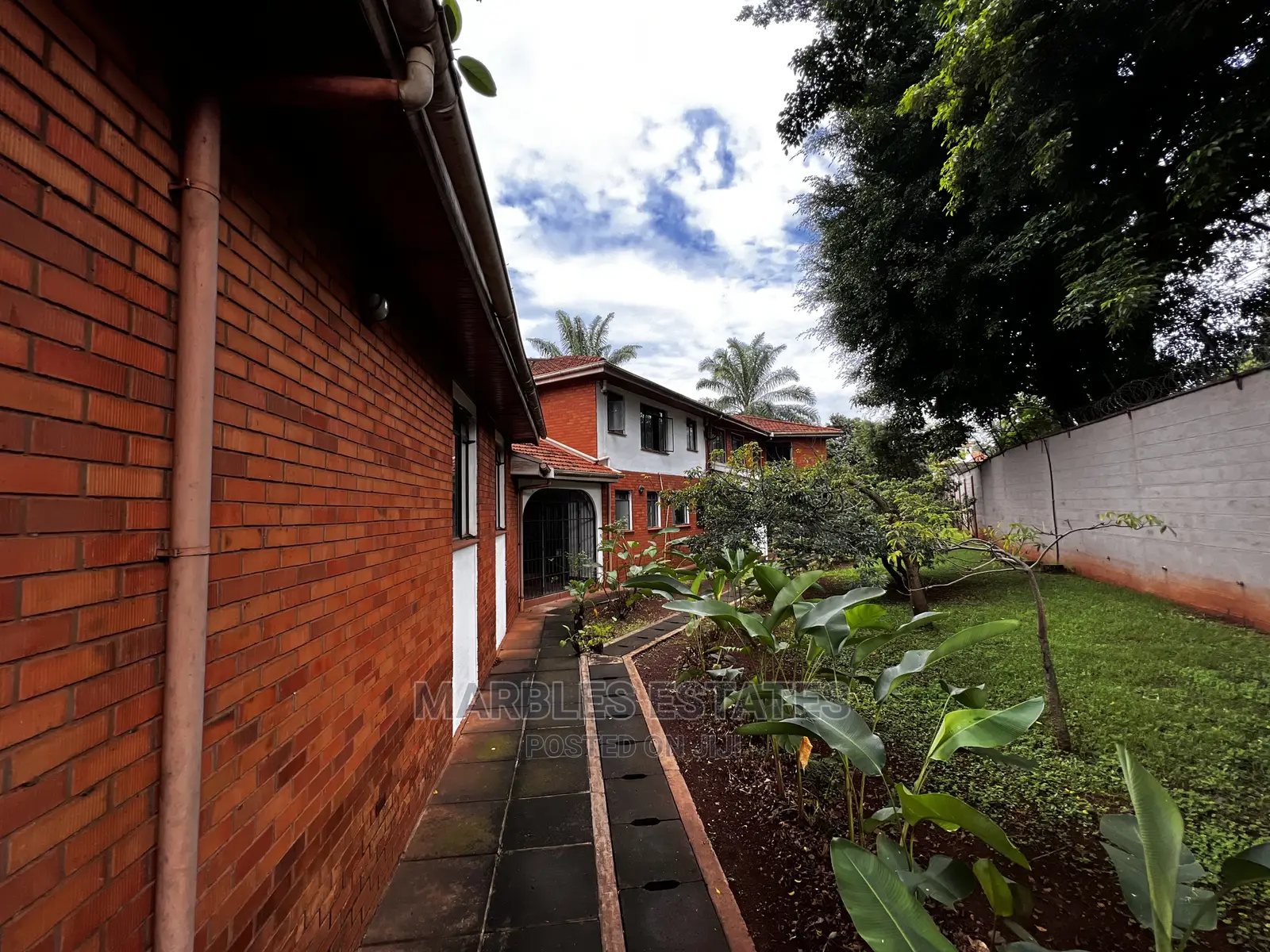 10bdrm House in Naguru, Central Division for Rent
