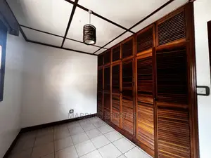 3bdrm Bungalow in Muyenga, Central Division for Sale