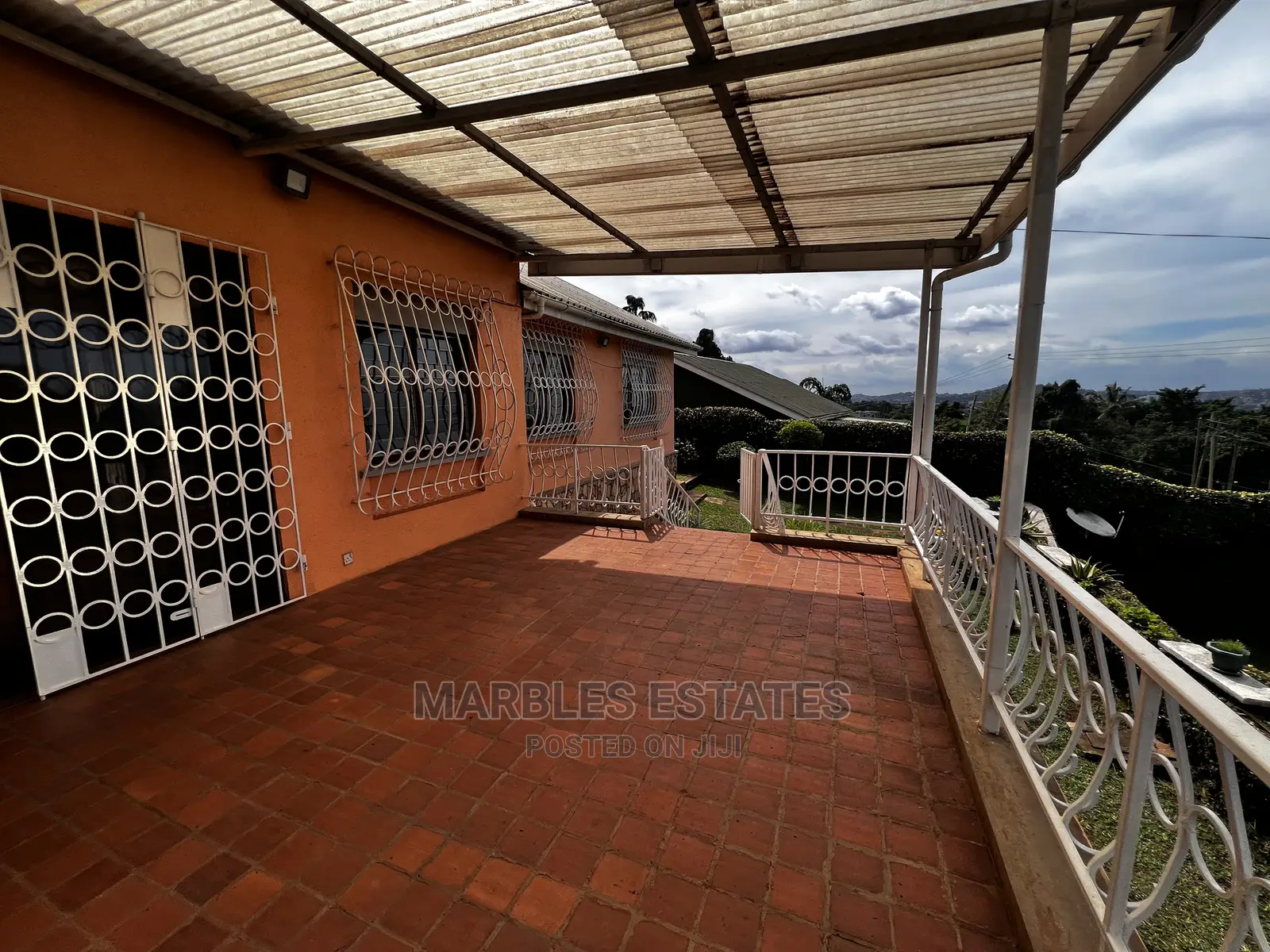 3bdrm Bungalow in Muyenga, Central Division for Sale
