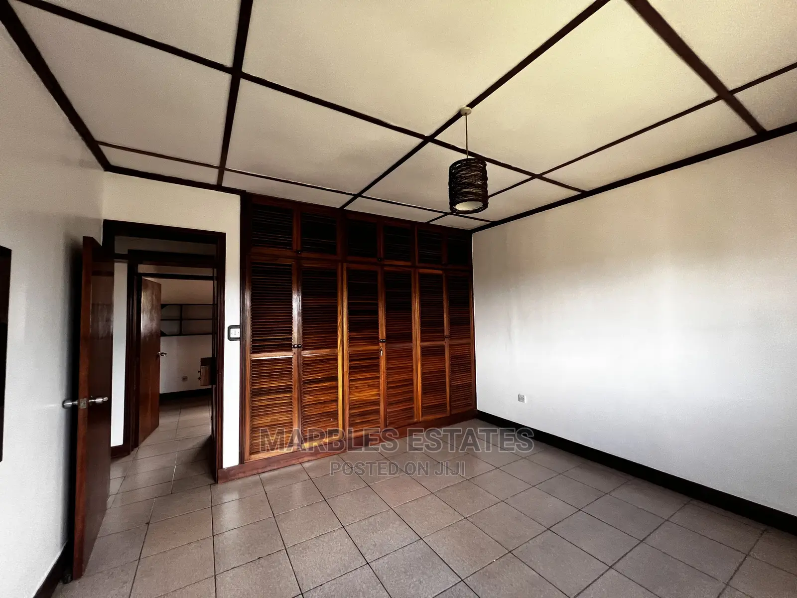 3bdrm Bungalow in Muyenga, Central Division for Sale