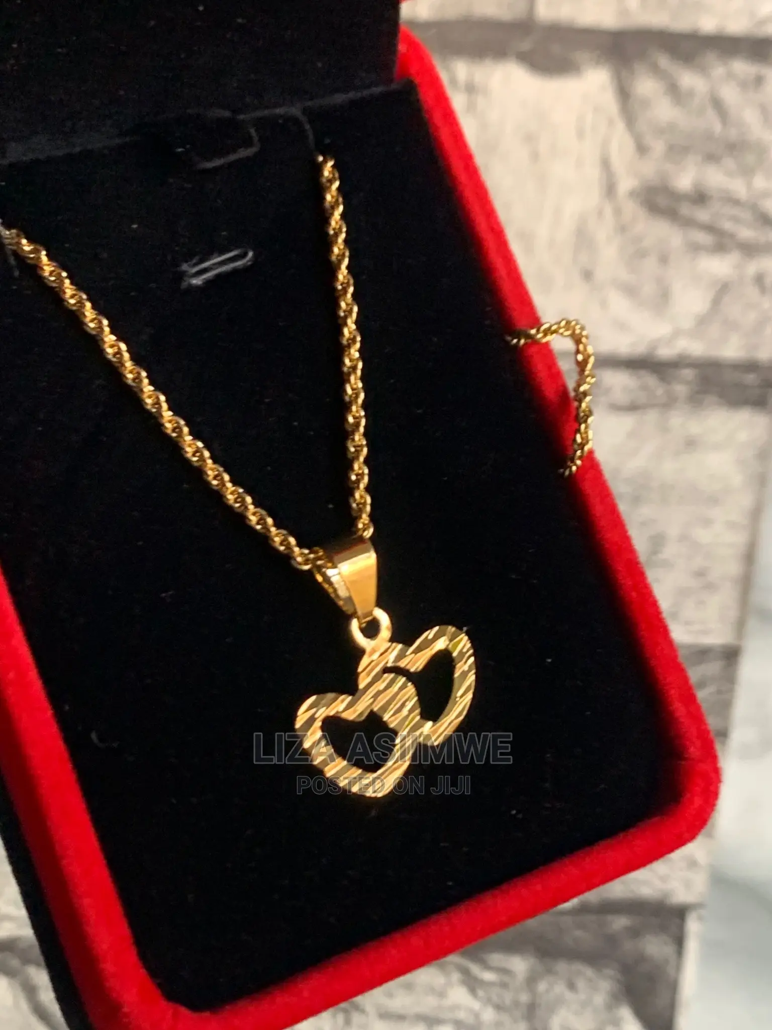 Simple Lady’S Necklaces Available at an Affordable Price
