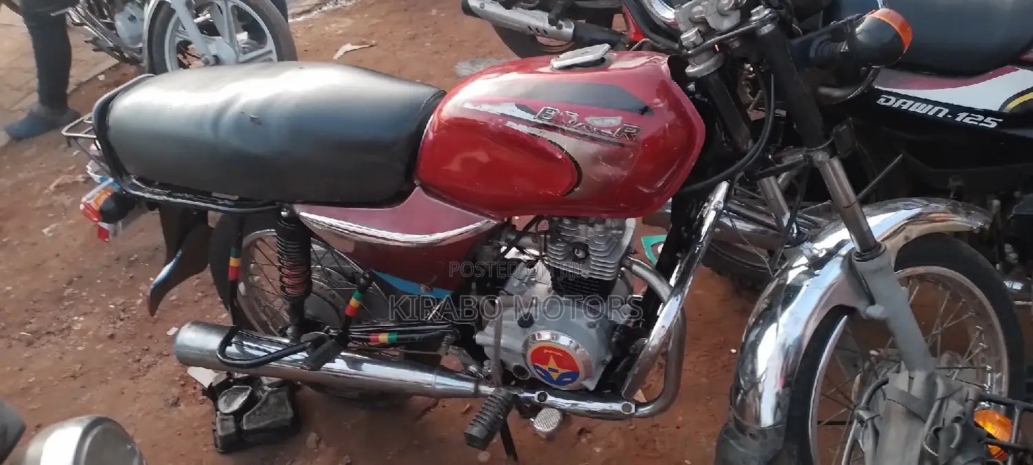 Bajaj Avenger 180 2014 Orange