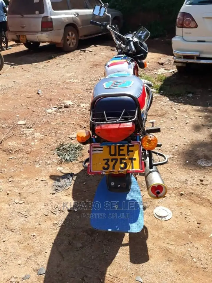 Bajaj Avenger 180 2014 Orange