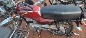 Bajaj Avenger 180 2014 Orange