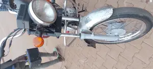 Bajaj Avenger 180 2016 Orange