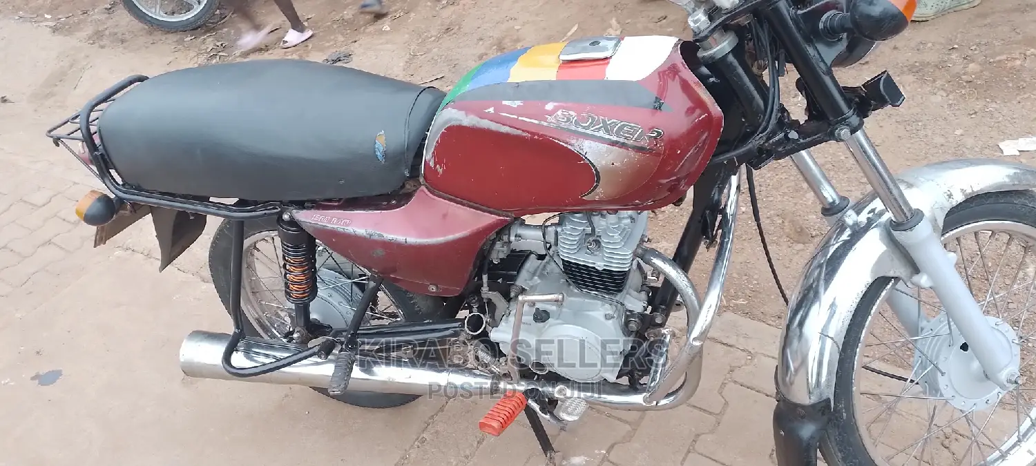 Bajaj Avenger 180 2016 Orange