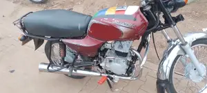 Bajaj Avenger 180 2016 Orange