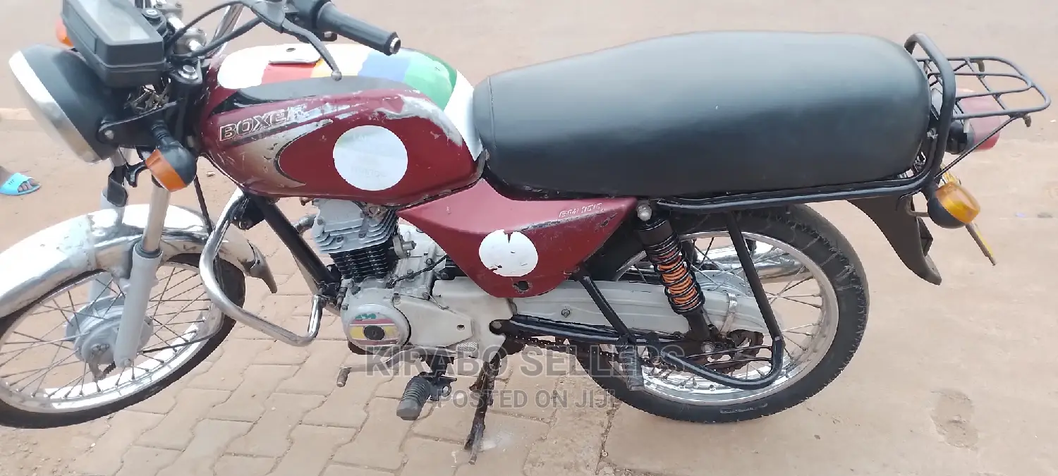 Bajaj Avenger 180 2016 Orange