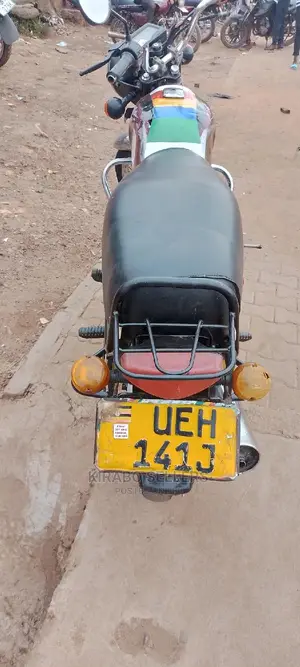 Bajaj Avenger 180 2016 Orange