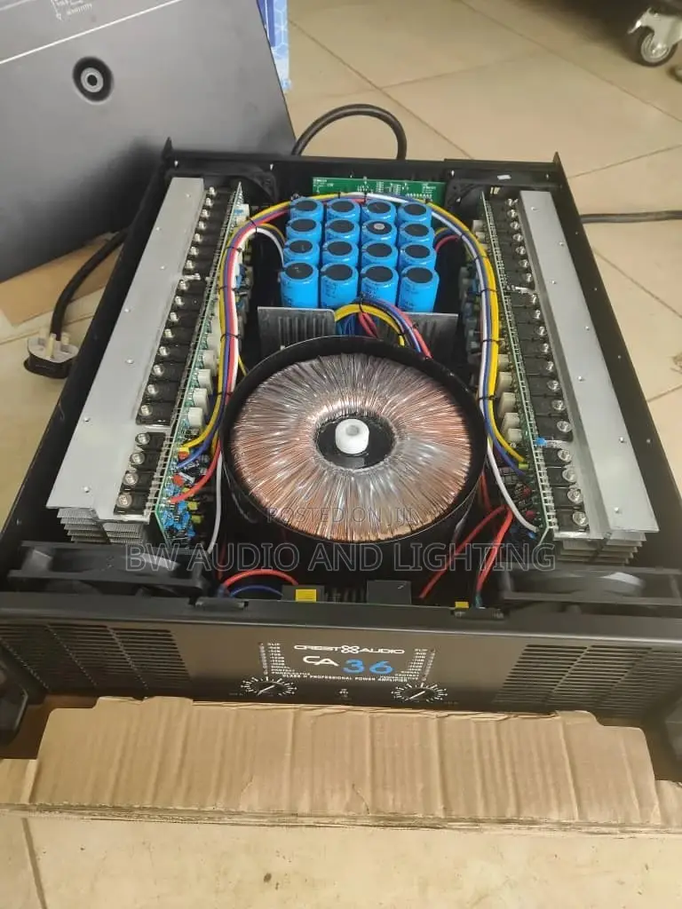 Power Amplifiers /Amplifers /Crest Audio Amplifer