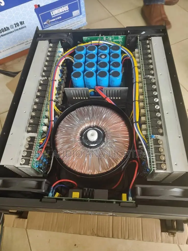 Power Amplifiers /Amplifers /Crest Audio Amplifer