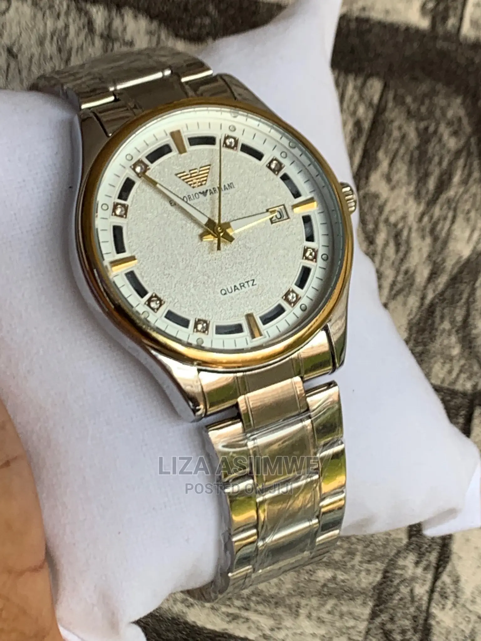 Simple Unisex Watch Available at a Good Affordable Price