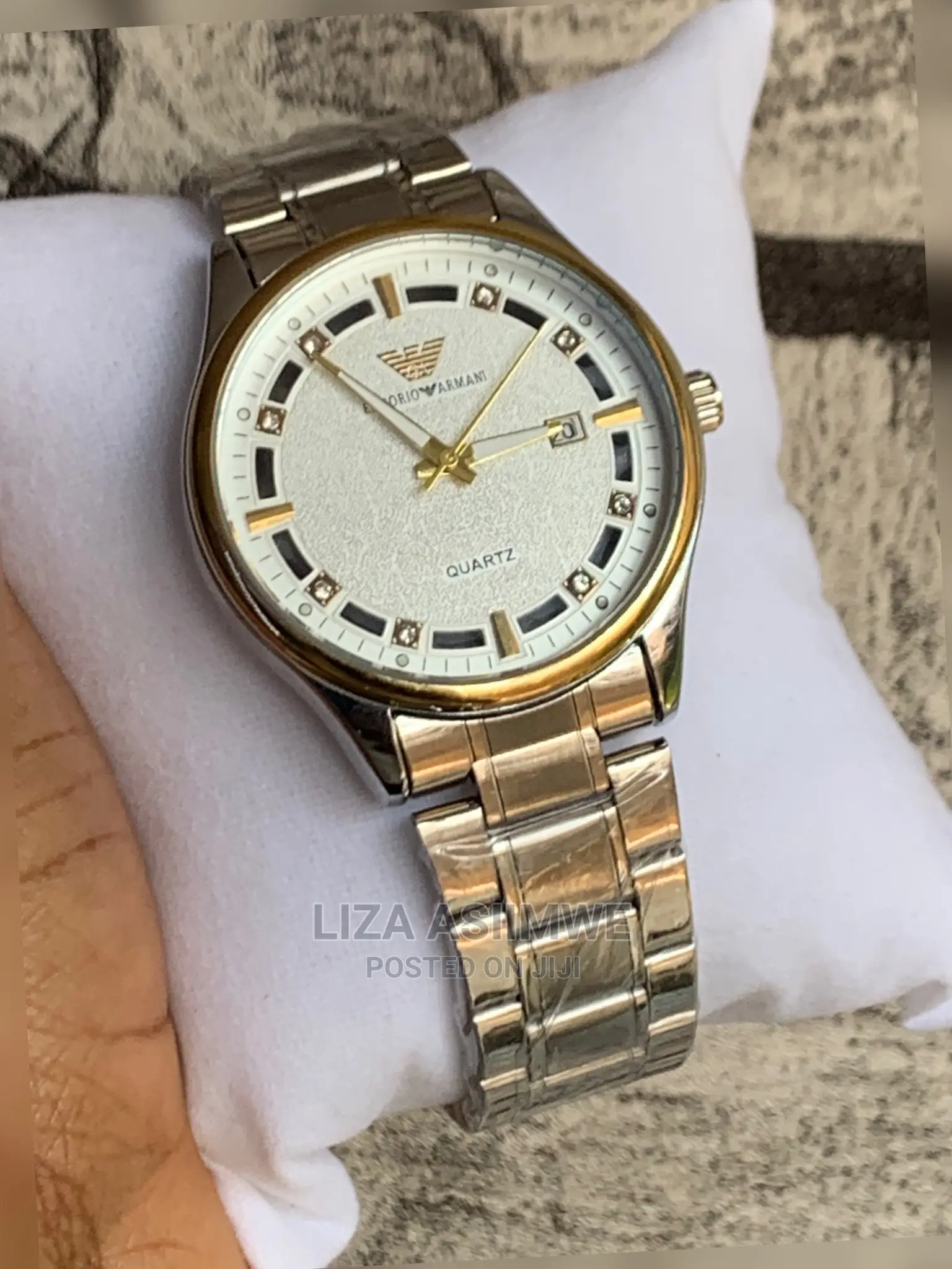Simple Unisex Watch Available at a Good Affordable Price