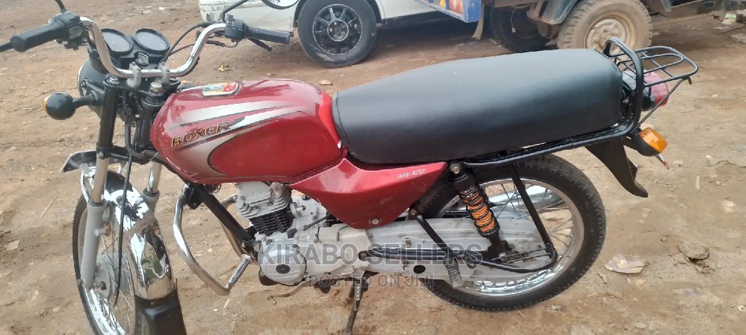 Bajaj Boxer 2017 White
