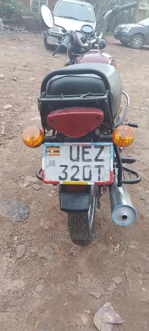 Bajaj Boxer 2017 White